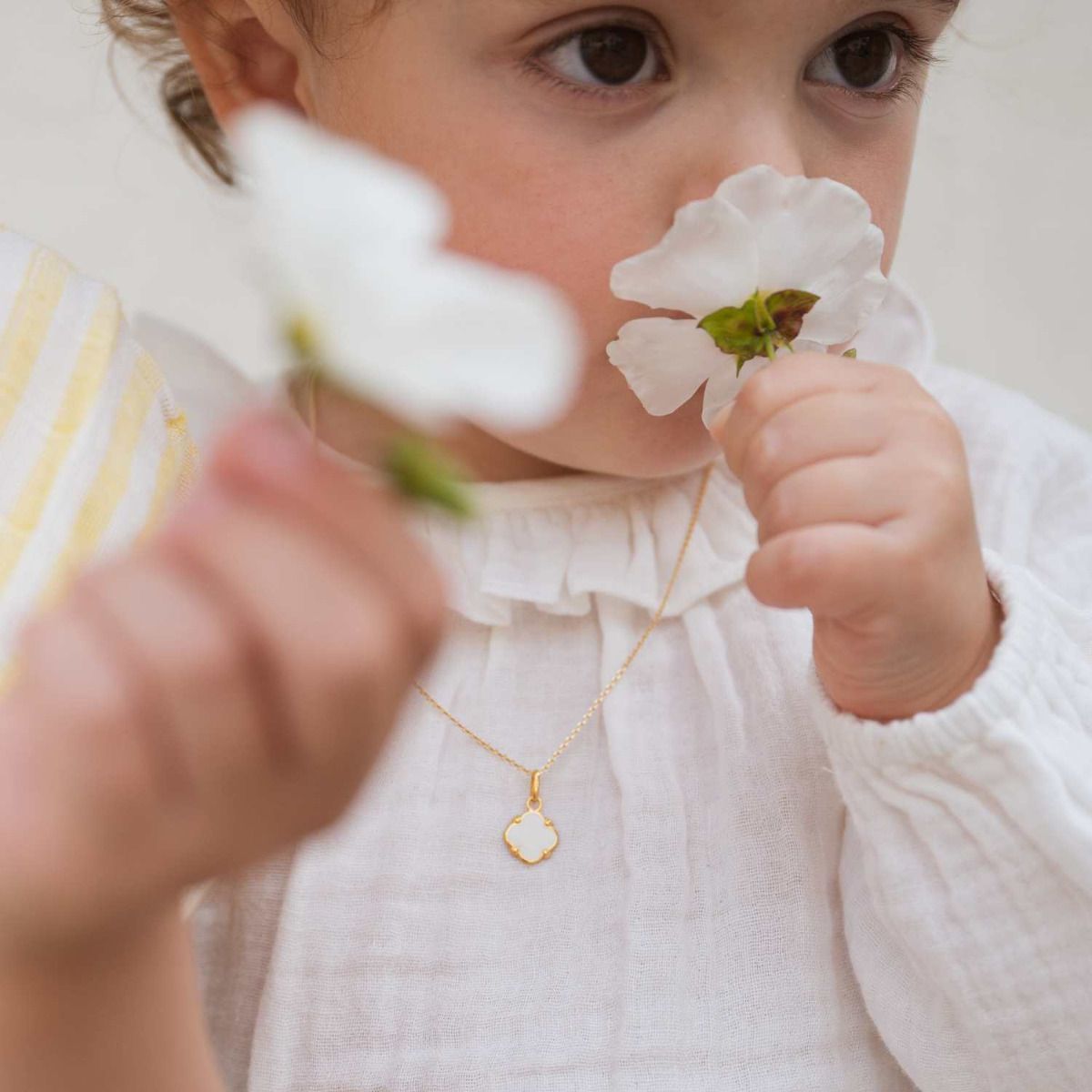 pendentif enfant trèfle perlé ivoire