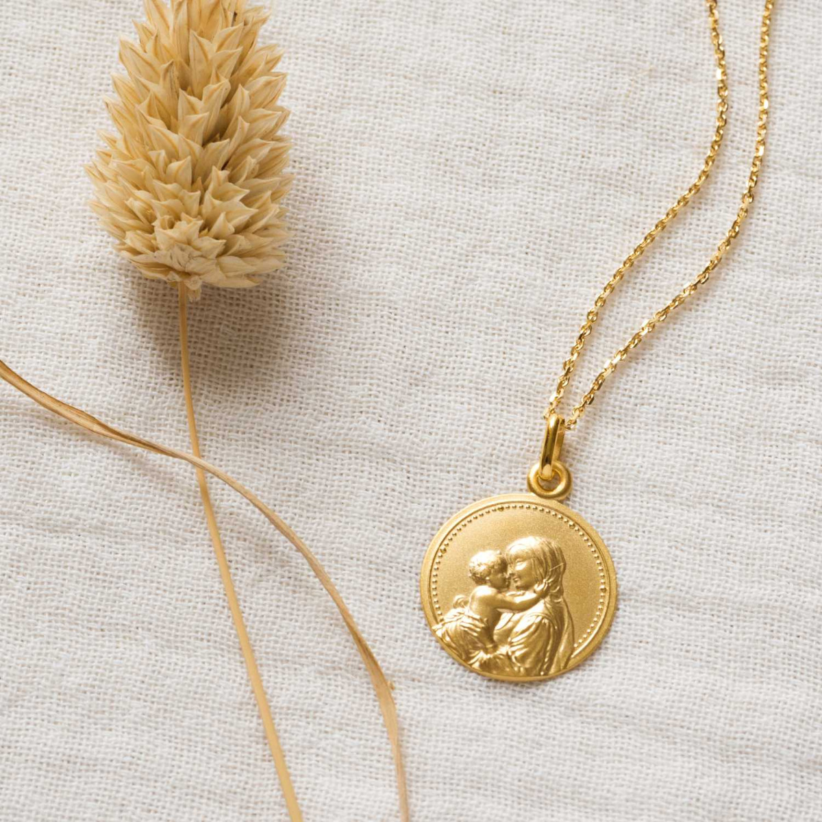 médaille Vierge à l'Enfant cadeau de naissance maman